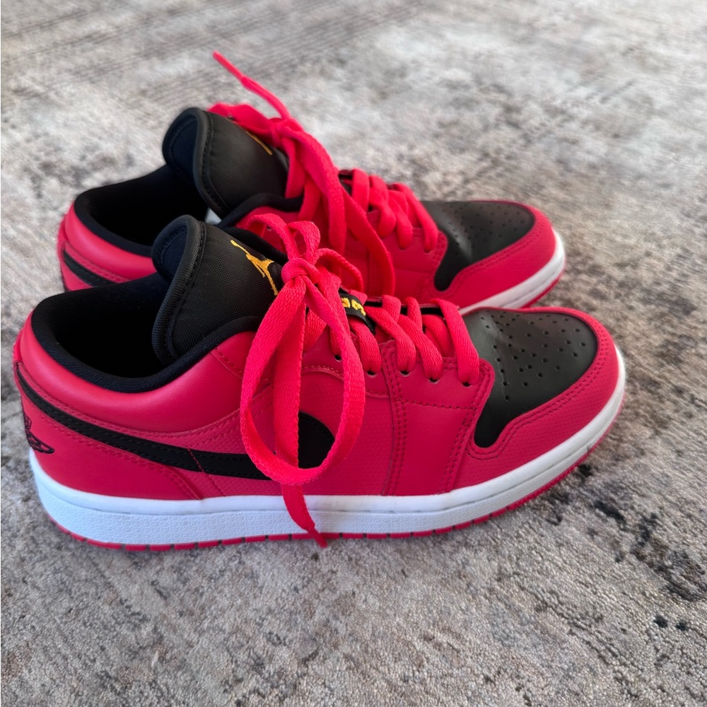 Air Jordan 1 Low Siren Red Black Women’s